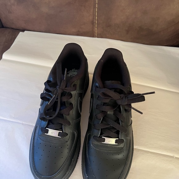 A1-Nike Air Force 1 '07Men's Shoes(Black) size 6.5 in boys, brand new - Picture 8 of 13